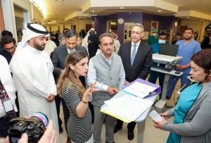 विदेश राज्य मंत्री कीर्ति वर्धन सिंह गुरुवार को कुवैत में मंगफ आग की घटना में घायल हुए भारतीयों से मिलने जाबेर अस्पताल पहुंचे। एएनआई फोटो